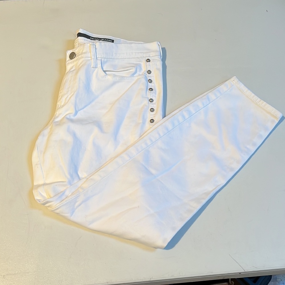 DKNY by Donna Karen size 8 white cropped jeans with silver studs